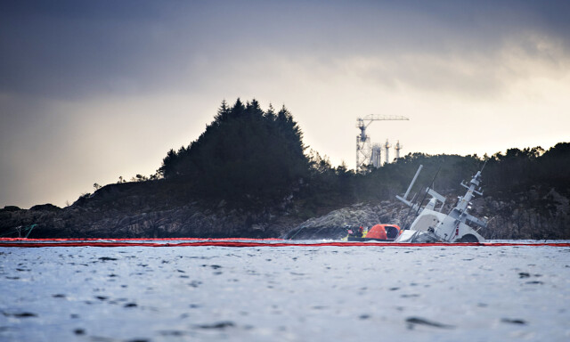 image: Jobbet på brua på «Helge Ingstad»: Mener dette er årsaken til at det gikk galt